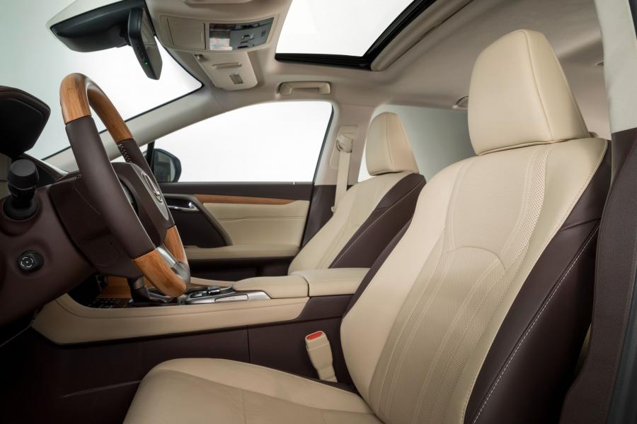 Интерьер Lexus RX350L 2018 года  (NA) (фото 10 из 51)